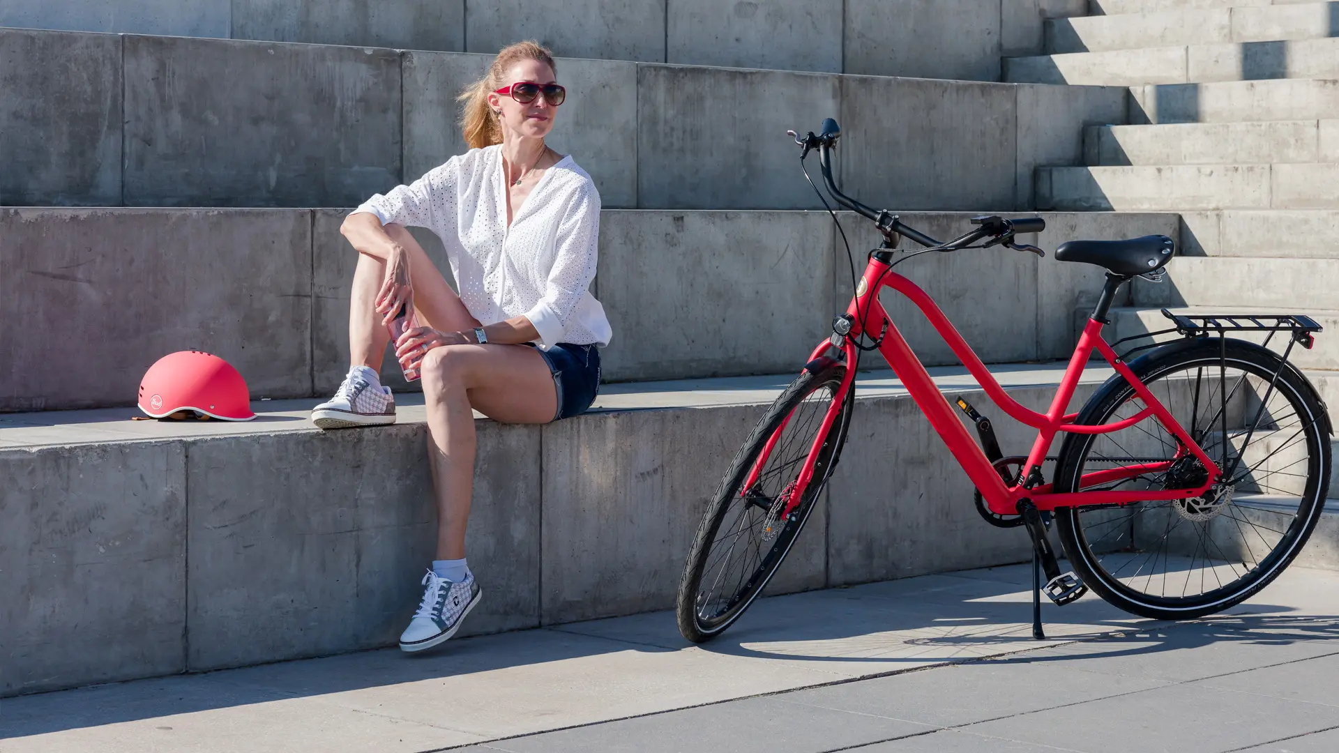 Traditional bike vs. electric bike - how to make commuting easier and more comfortable. Red BZEN Bike